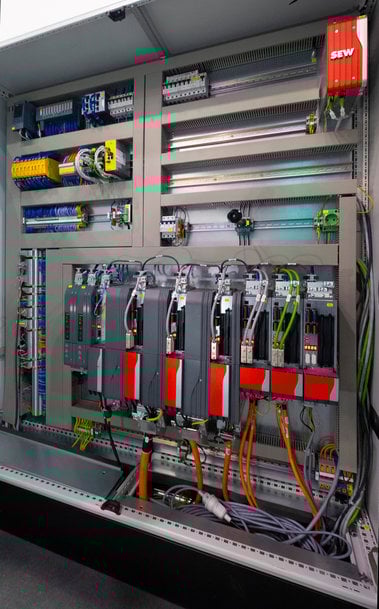 Keeping load peaks down and operational reliability up